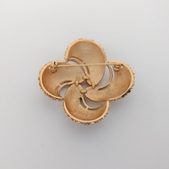 TRIFARI Textured Smooth Gold‎ Tone Small Dome Swirl Brooch Pin - Picture 3 of 7